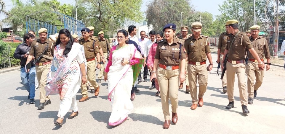 डीएम व एसपी ने किया गल्ला मण्डी परिसर का भ्रमण