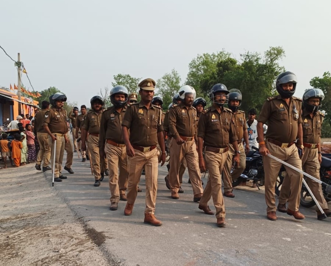 क्षेत्र में अमन शांति के लिए पुलिस ने किया फ्लैग मार्च