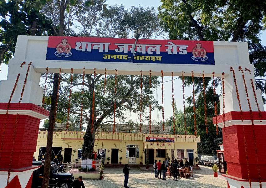 पुलिस अधीक्षक के निर्देश पर प्रधान पुत्र व अन्य पर मुकदमा दर्ज