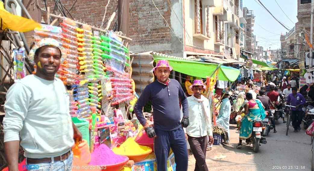 होली त्योहार को लेकर बाजार हुई गुलजार