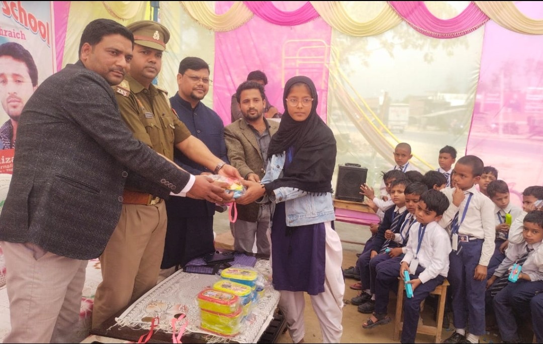 ऐ डी पब्लिक स्कूल के वार्षिक उत्सव कार्यक्रम में प्रतिभाग करने वाले छात्राओं को किया गया सम्मानित