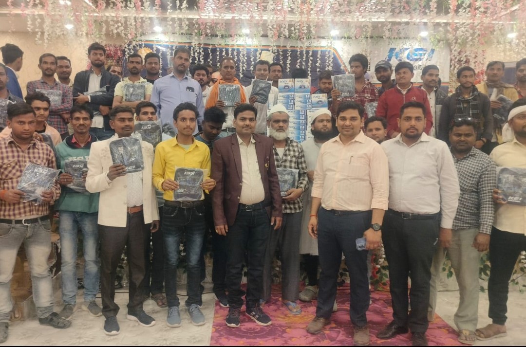 बिजली कारीगरों को दिए सुरक्षा के टिप्स