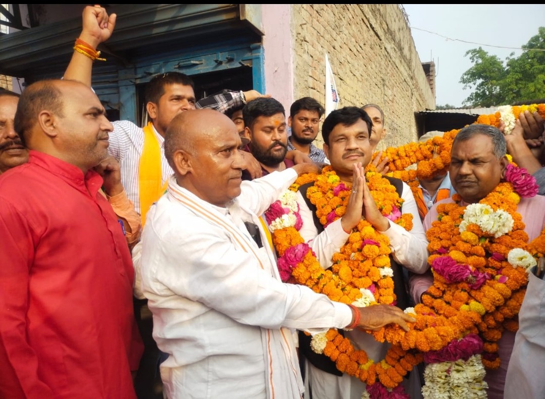 बाबागंज पहुंचे भाजपा प्रत्याशी का ग्राम प्रधान सोरहिया ने किया भव्य स्वागत