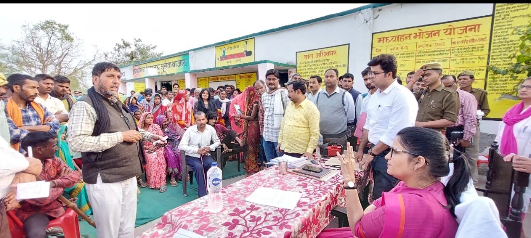 मुरव्वा व कोढ़वा मतदान केन्द्र का डीएम ने किया भ्रमण