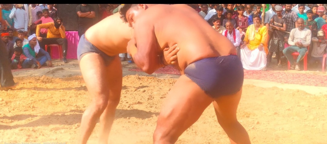 राष्ट्रीय कुश्ती दंगल में दिखा पहलवानों के दांवपेंच का रोमांच