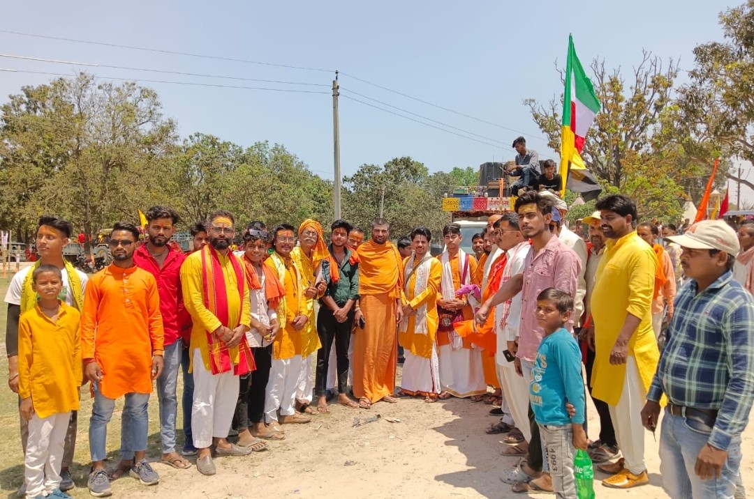 गाजे-बाजे के साथ निकली कलश यात्रा, नौ दिवसीय विष्णु महायज्ञ व श्रीराम कथा का हुआ शुभारंभ