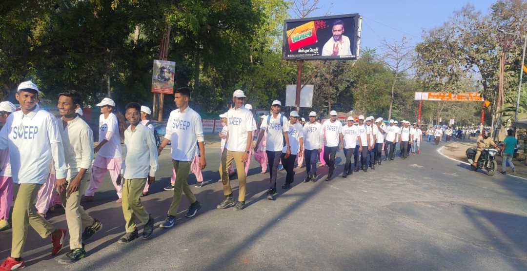 पहले मतदान फिर जलपान के संकल्प के साथ आयोजित हुई नवीन मतदाता मैराथन