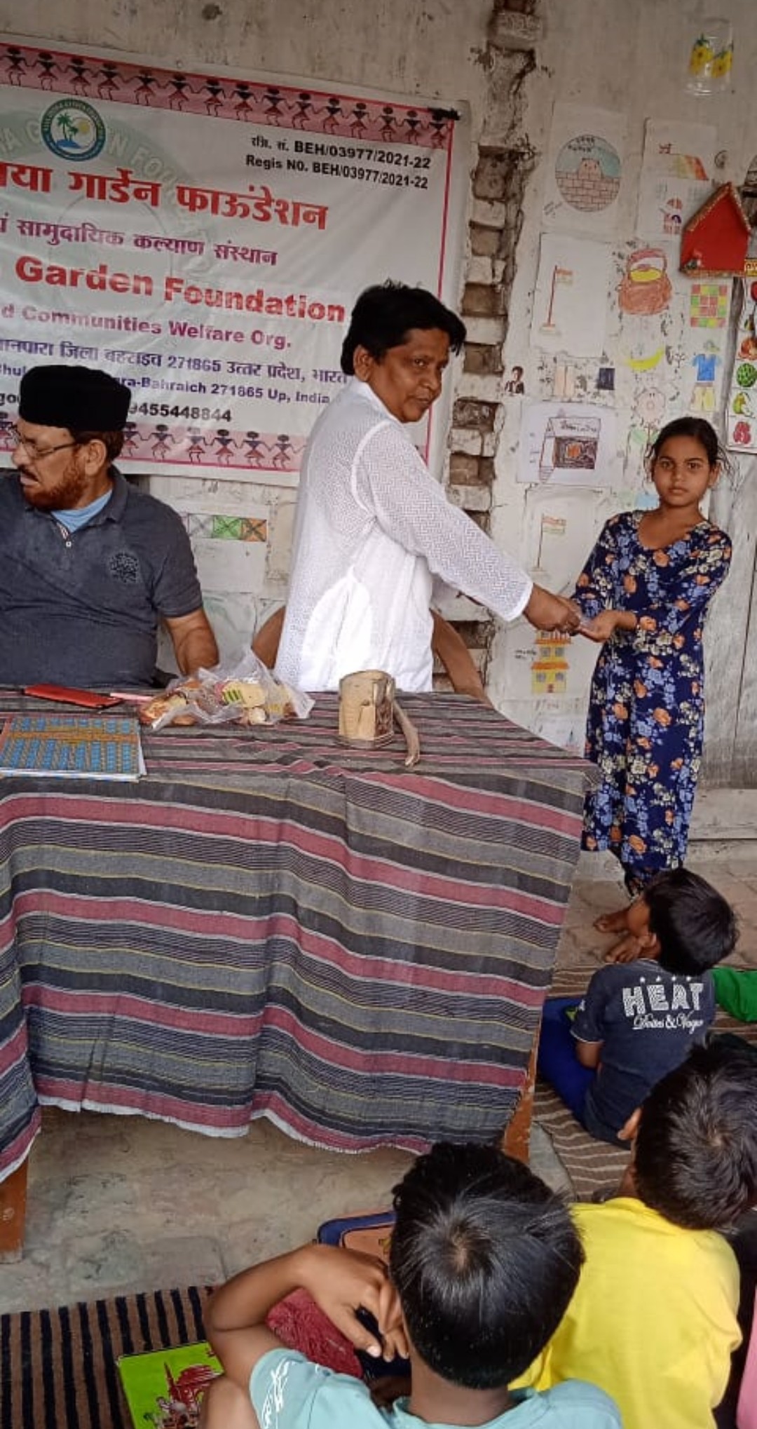 रमज़ान पर रियल यूटोपिया गार्डेन फाऊंडेशन ने इफ्तार किट बांटी