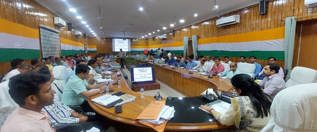 फ्री एण्ड फेयर मतदान सम्पन्न कराने के लिए जिला प्रशासन कटिबद्ध: डीएम