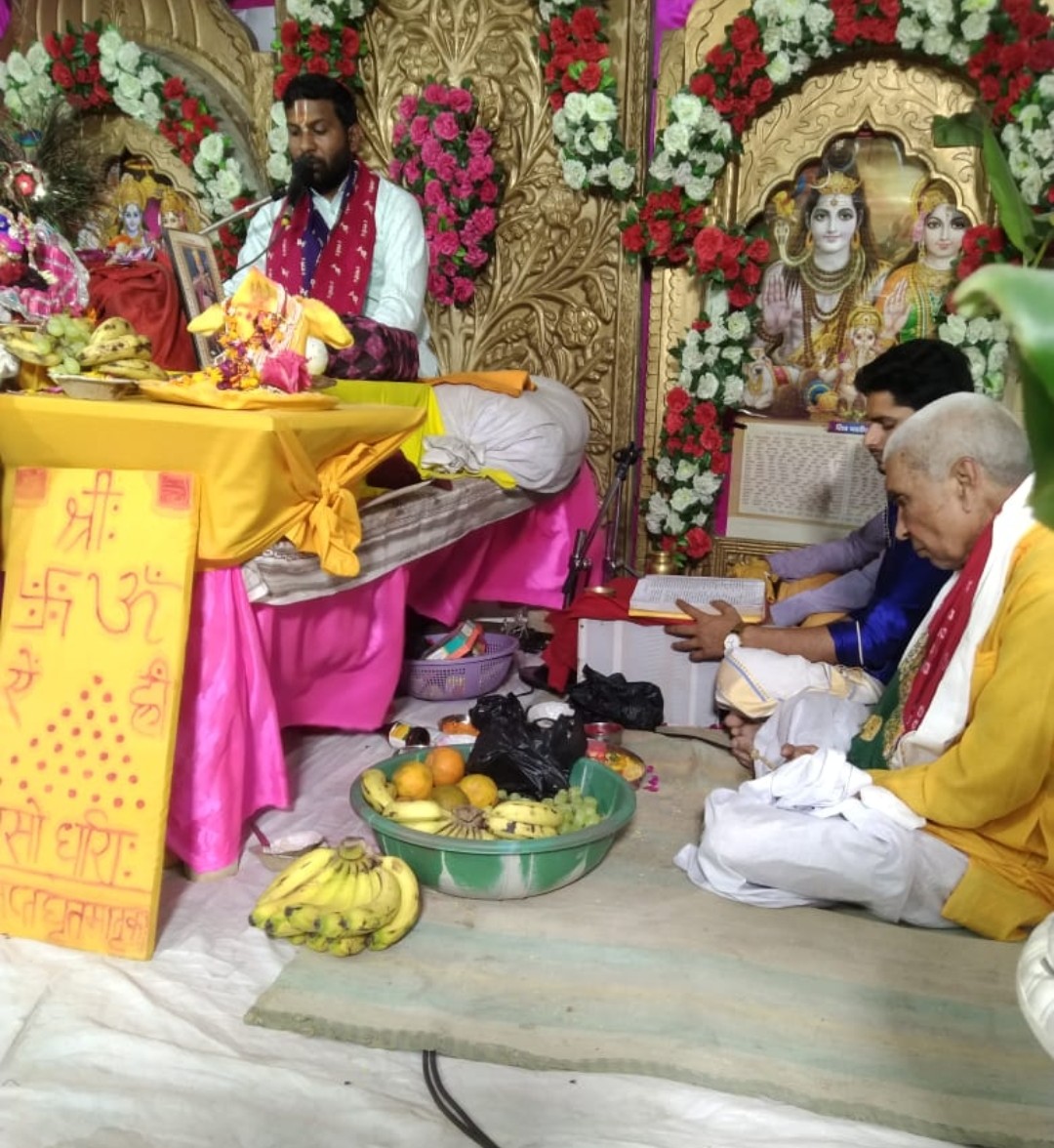 पति के प्रति समर्पण भगवान की सेवा से सर्वोत्तम: पं०बृजेश कुमार शास्त्री