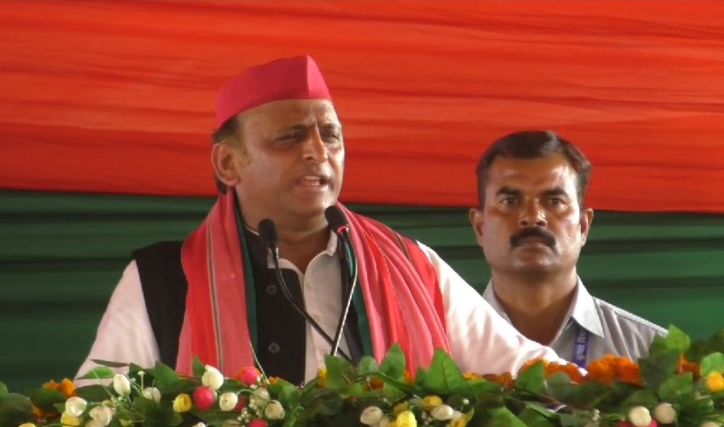 बहराइच में अखिलेश यादव ने की सपा प्रत्याशी के समर्थन में विशाल जनसभा