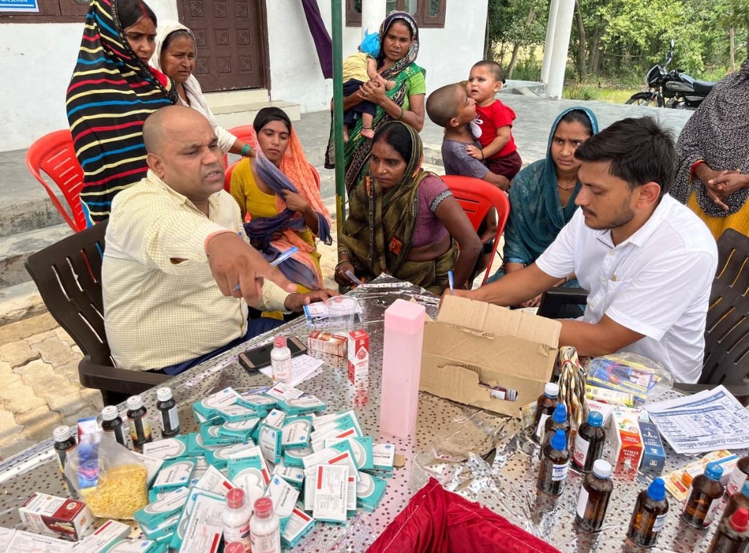 फ्री मेगा मेडिकल कैंप में 200 से अधिक मरीजों का हआ निःशुल्क इलाज