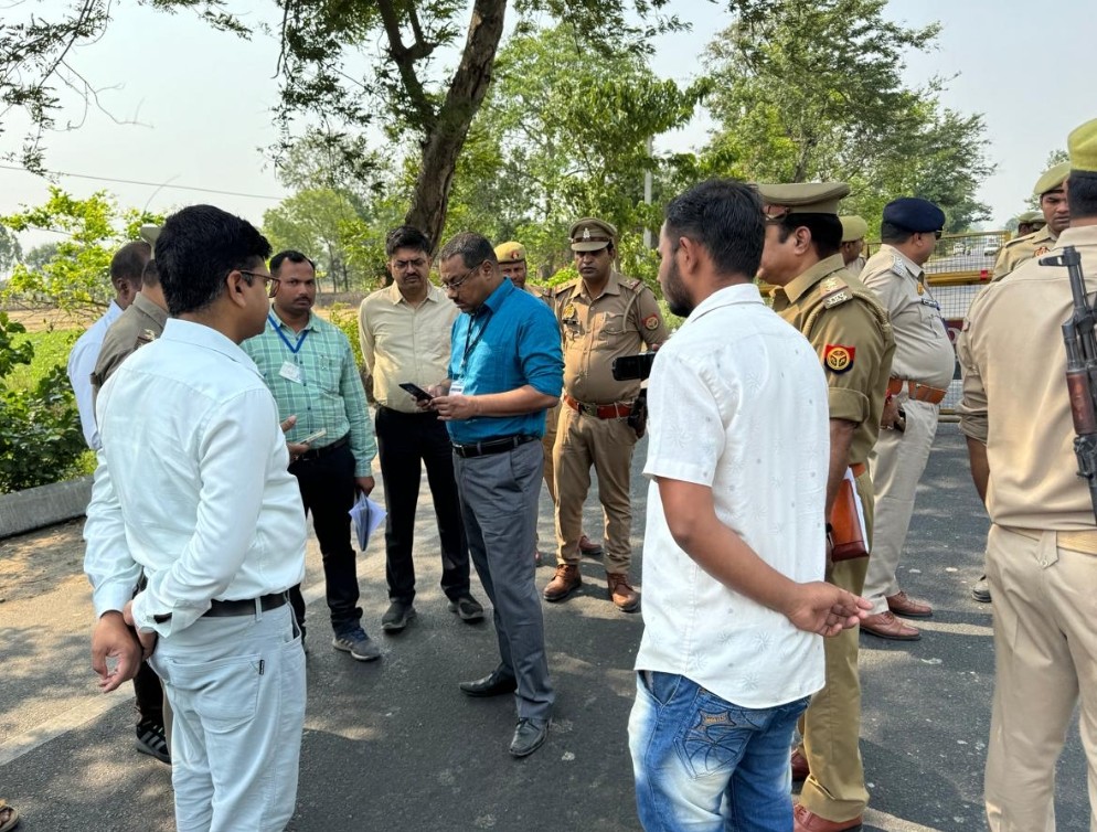 जिला ऑब्जर्वर द्वारा किया गया स्टैटिक सर्विलांस टीम का निरीक्षण