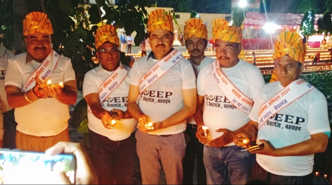 विकासखंड कैसरगंज के 65 ग्राम सभाओ मे श्रमिकों ने जलाये 80 हजार दीपक