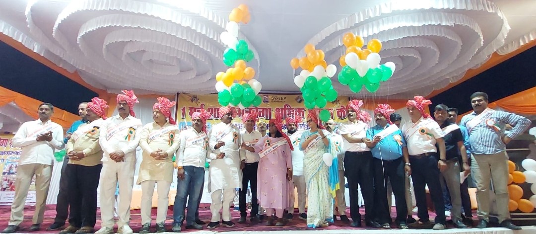 अन्तर्राष्ट्रीय मज़दूर दिवस पर समारोहपूर्वक आयोजित हुआ मतदाता दीपोत्सव