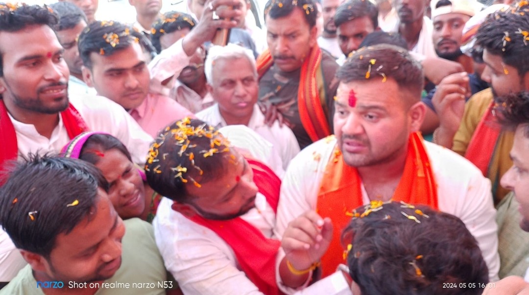 भाजपा प्रत्याशी का जरवल मे कन्याओ ने उतारी आरती