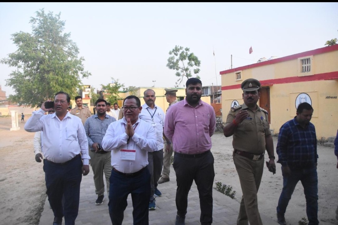 सामान्य, पुलिस व व्यय प्रेक्षकों ने किया भरथापुर ग्राम का भ्रमण