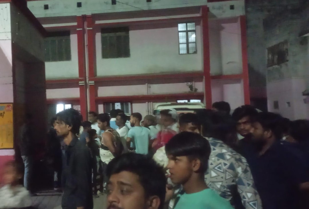 दो मोटरसाइकिलों की आमने-सामने टक्कर दो की मौत एक घायल