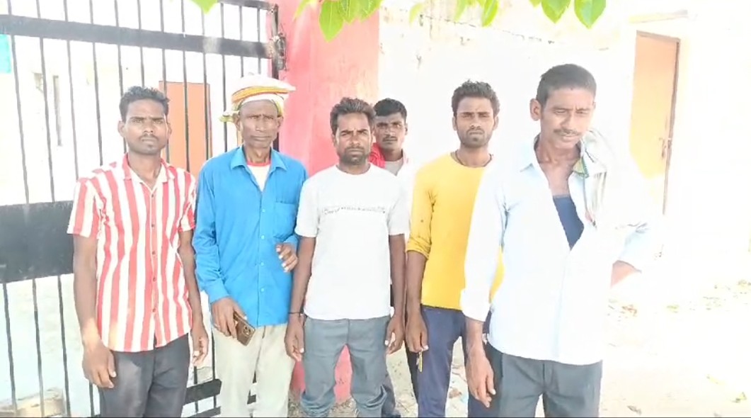 छत पर सो रहे भाईयो को साप ने काटा, दोनो की मौत