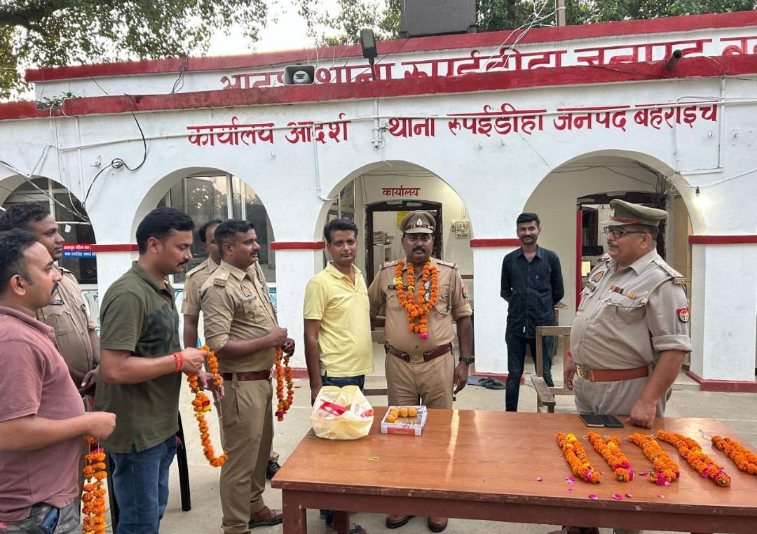 उपनिरीक्षक के स्थानांतरण पर विदाई देने उमड़ा जन सैलाब
