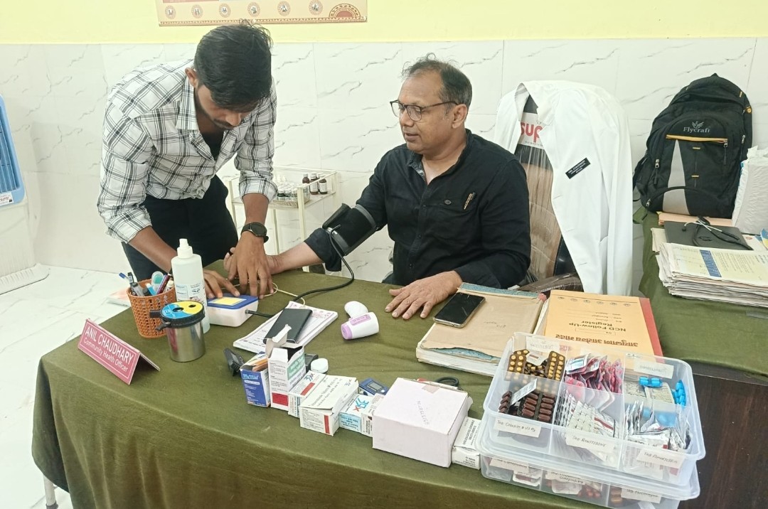सीएचसी अधीक्षक ने किया सब सेंटर का औचक निरीक्षण