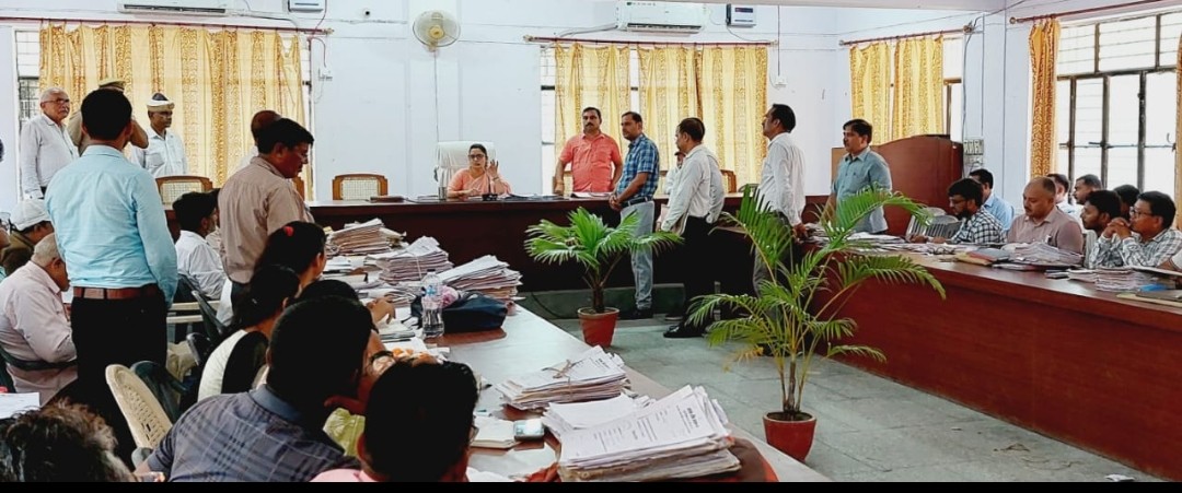धारा 34 एवं धारा 67 के मामलों का समय बद्ध  निस्तारण करें: डी एम