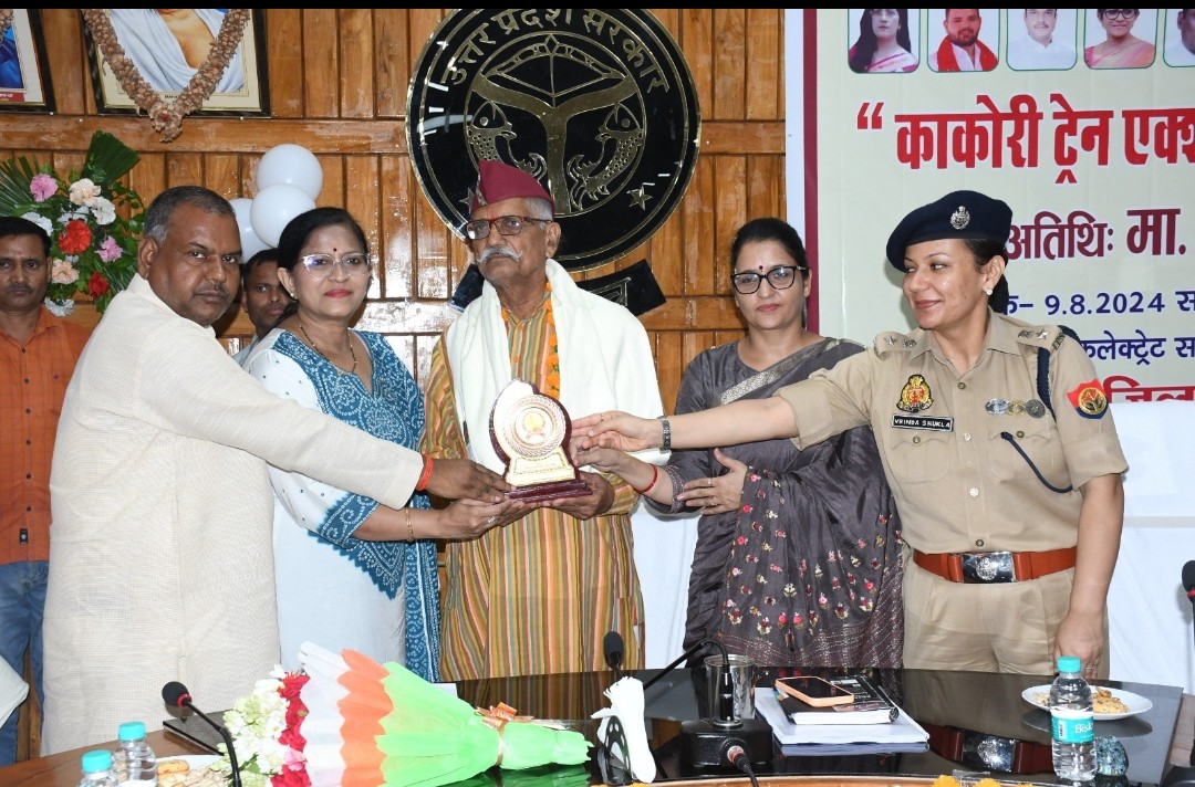 ‘काकोरी ट्रेन एक्शन’’ शताब्दी समारोह के शुभारम्भ अवसर पर सम्मानित हुए सेनानी परिजन व सैनिक
