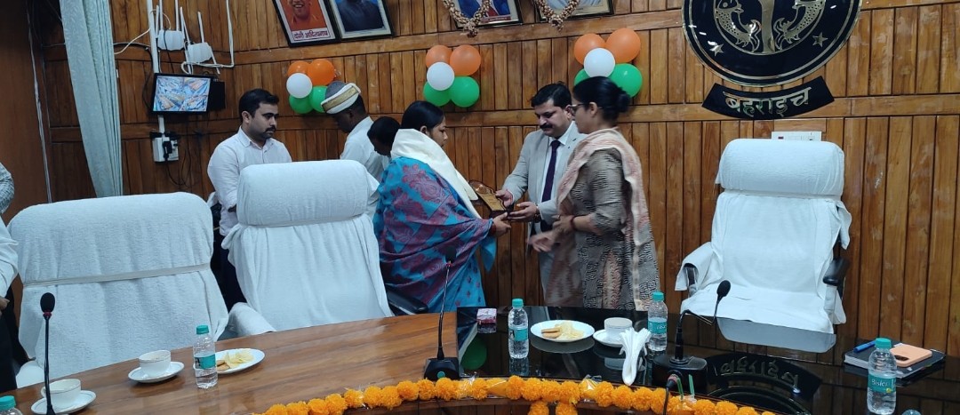 मुख्यमंत्री ने स्मृति शेष अधिवक्ताओं के आश्रितों को वितरित की सहायता राशि