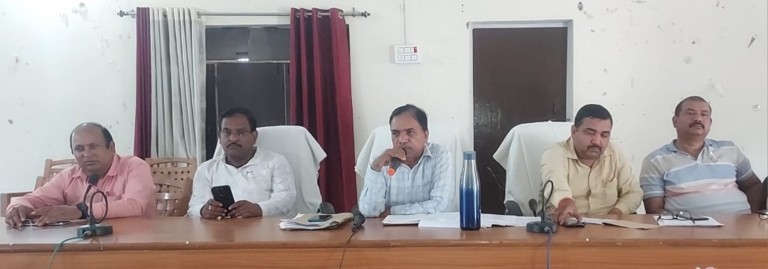 नवागन्तुक एबीएसए पुष्पेंद्र कुमार जैन ने कसे प्रधानाध्यापको के पेंच।