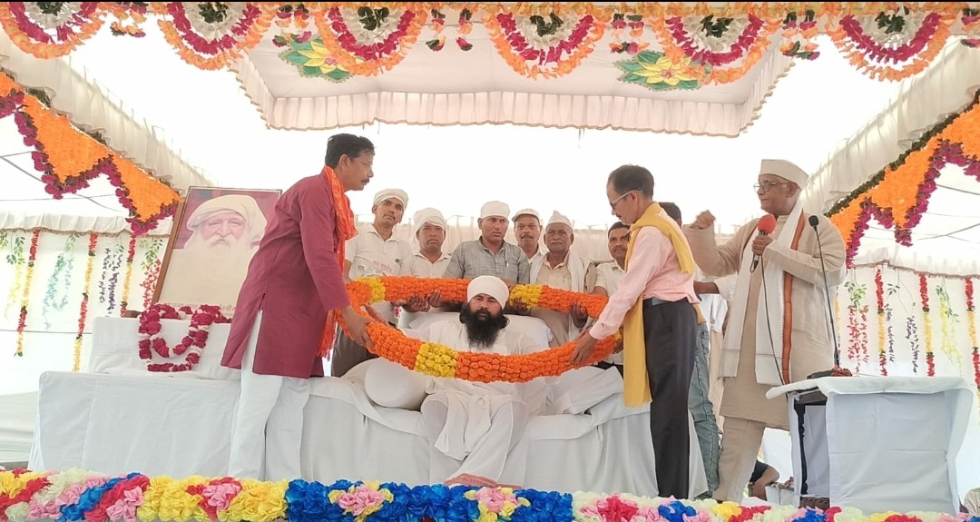 मथुरा से आए जयगुरु देव के उत्तराधिकारी का हुआ भव्य स्वागत