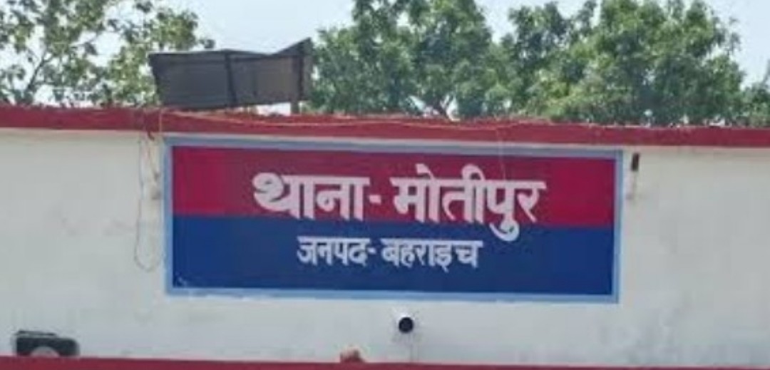 दरवाजे पर बांधी बकरियों को कार सवार लेकर हुए फरार