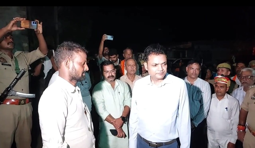 आयुक्त ने तहसील महसी के वन्यजीव प्रभावित क्षेत्र का किया भ्रमण