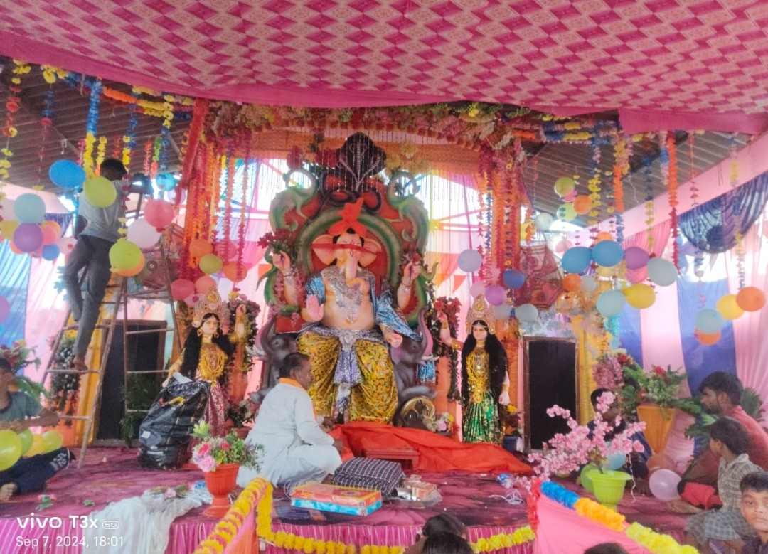 गणेश चतुर्थी पर पधारे गणपति बप्पा, श्रद्धालुओ मे दिखी उमंग