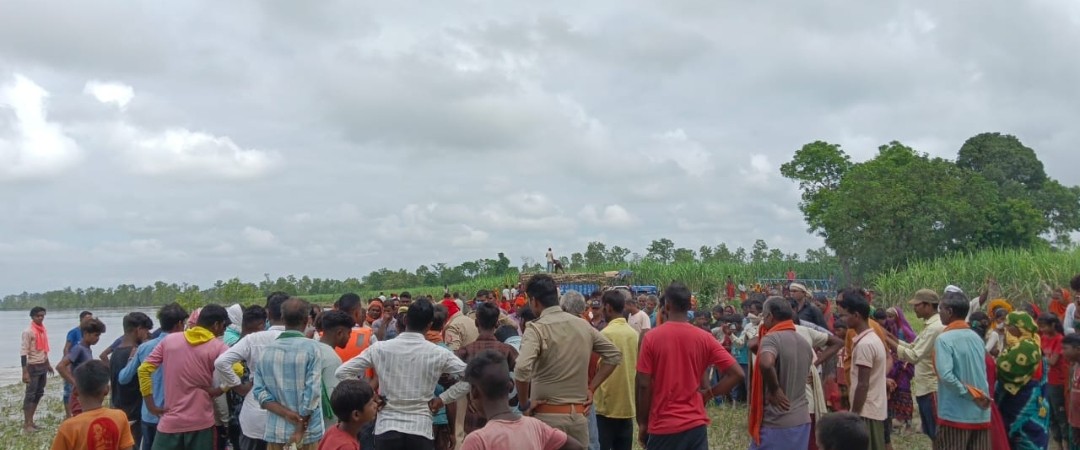 5 दिन पूर्व घाघरा नदी में स्नान करते समय डूबी दो बालिकाओं में से एक बालिका का बरामद हुआ शव
