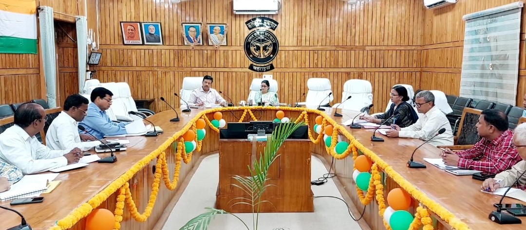 डीएम की अध्यक्षता में सम्पन्न हुई माध्यमिक शिक्षा विभाग की समीक्षा बैठक