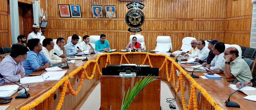 जलभराव वाले स्थानों पर संचालित किया जाय विशेष सफाई अभियान: डीएम
