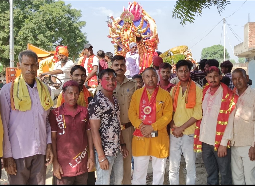 भव्य शोभायात्रा के साथ माँ की प्रतिमाओं का किया गया विसर्जन
