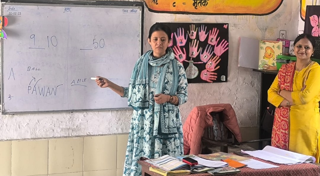 एनसीआरटी दिल्ली के विशेषज्ञों की टीम ने परिषदीय स्कूलों में पठन पाठन का लिया जायजा