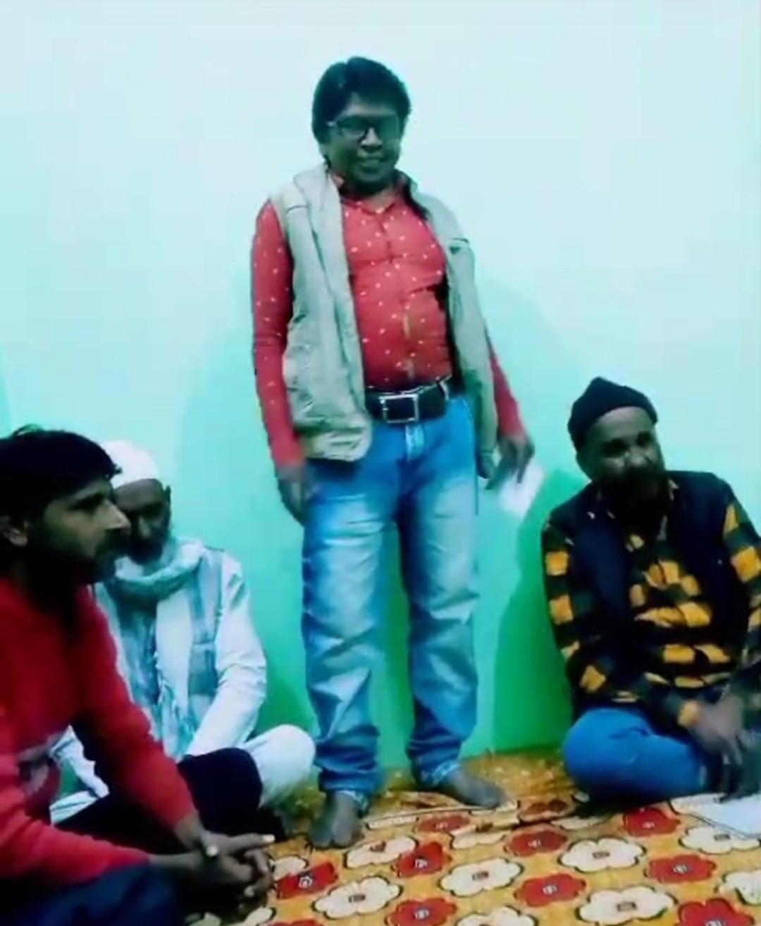 शिद्दते धूप है मेरे साए में चले आओ -फिर ना कहना मेरा जिस्म जला जाता है