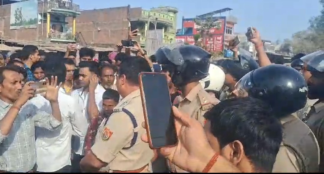 दो नाबालिग चचेरे भाई हुए लापता, नाराज परिवारजनों ने मार्ग जाम कर किया का प्रदर्शन
