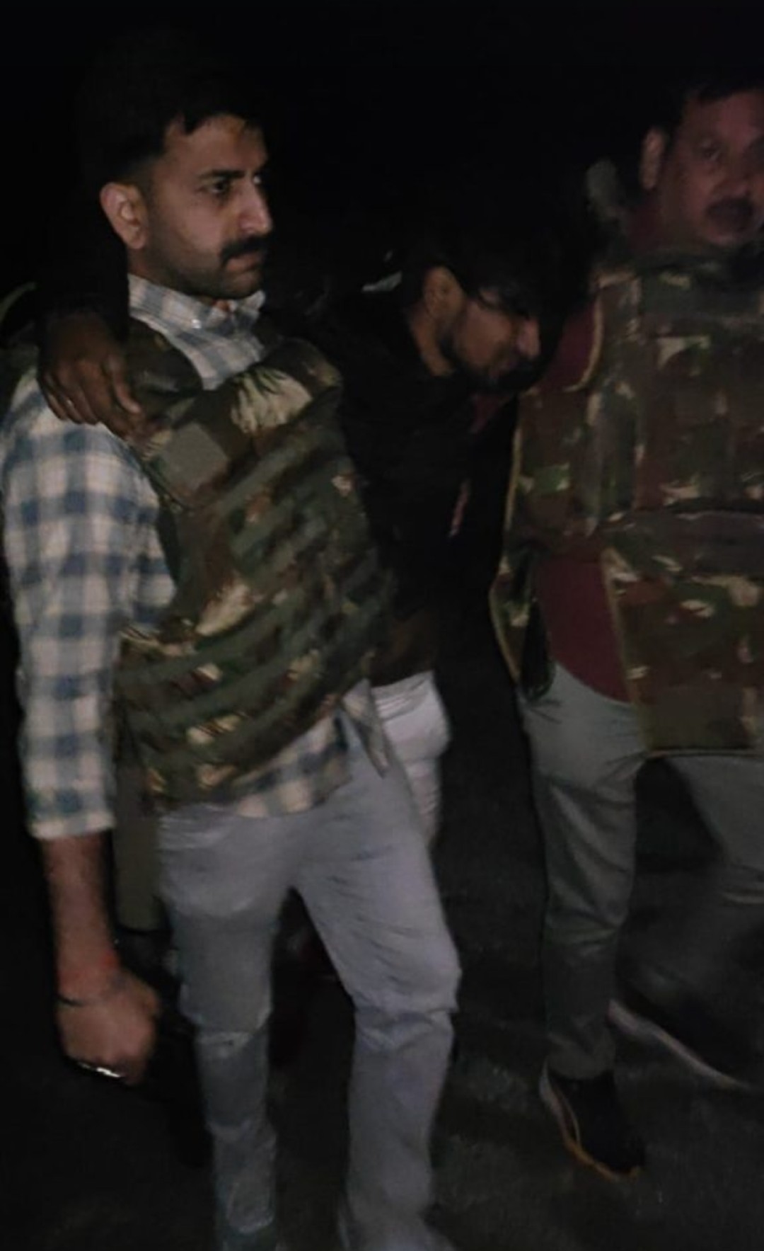 पुलिस की जवाबी कार्यवाही में एक अभियुक्त को लगी गोली