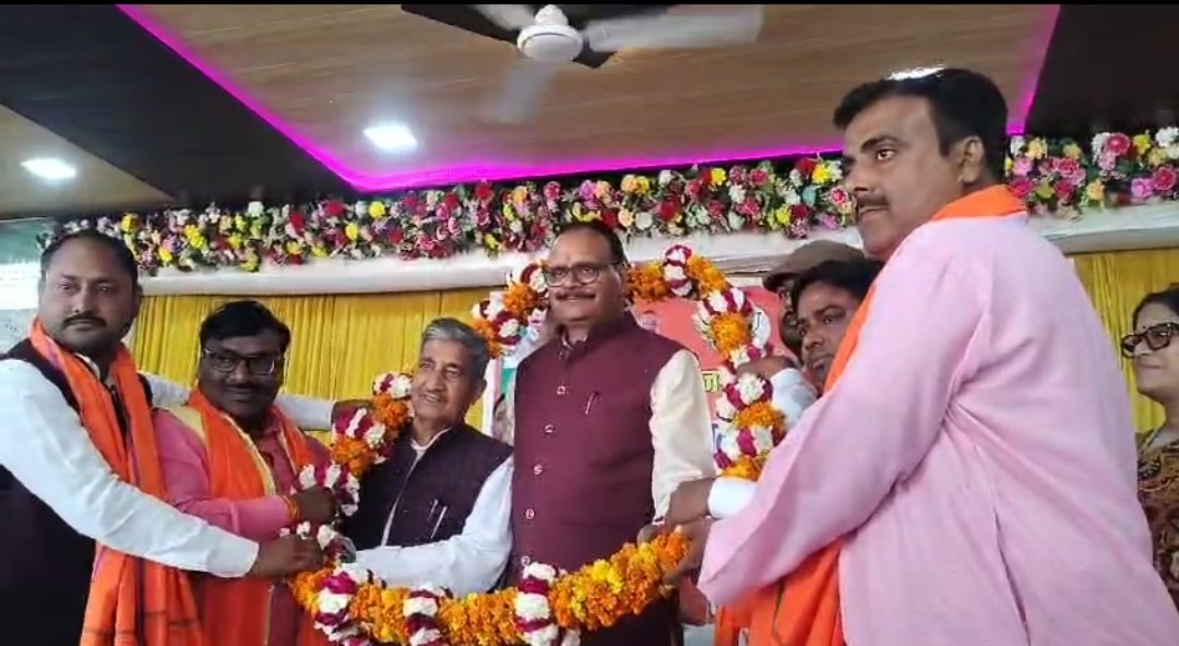 सक्रिय कार्यकर्ता सम्मेलन में पहुंचे उपमुख्यमंत्री बृजेश पाठक