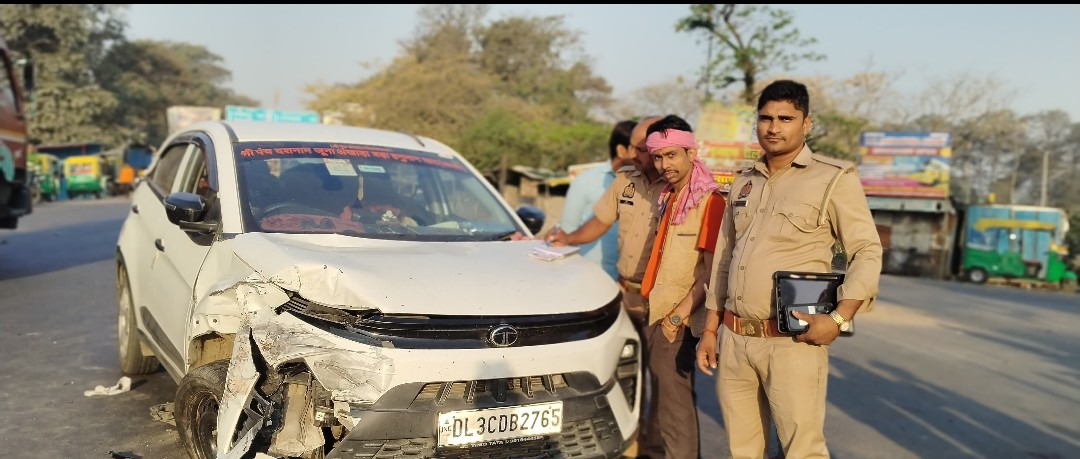 भण्डारे में जा रही बाबाओ की टोली
