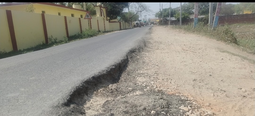 जरवल चीनी मिल का बाई पास मार्ग पर पेंटिग सड़क तो बनी कई बार पर सड़क की पटरियों का क्या होगा हुजूर ?