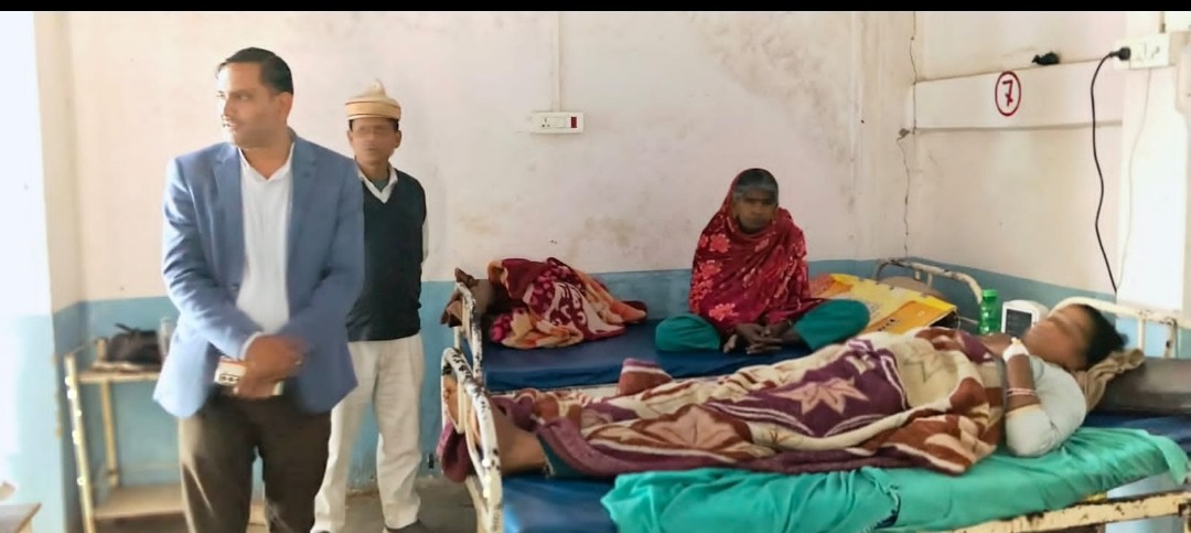 भारत नेपाल सीमा पर स्थित बाजार बलाई गांव का एसडीएम ने किया निरीक्षण