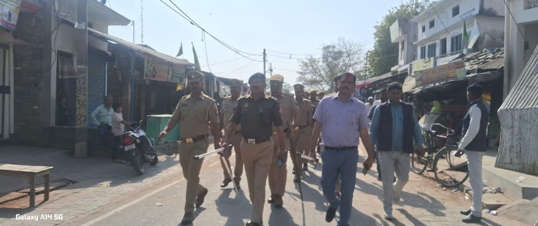 पैदल रुट मार्च निकालकर दिलाया सुरक्षा का एहसास