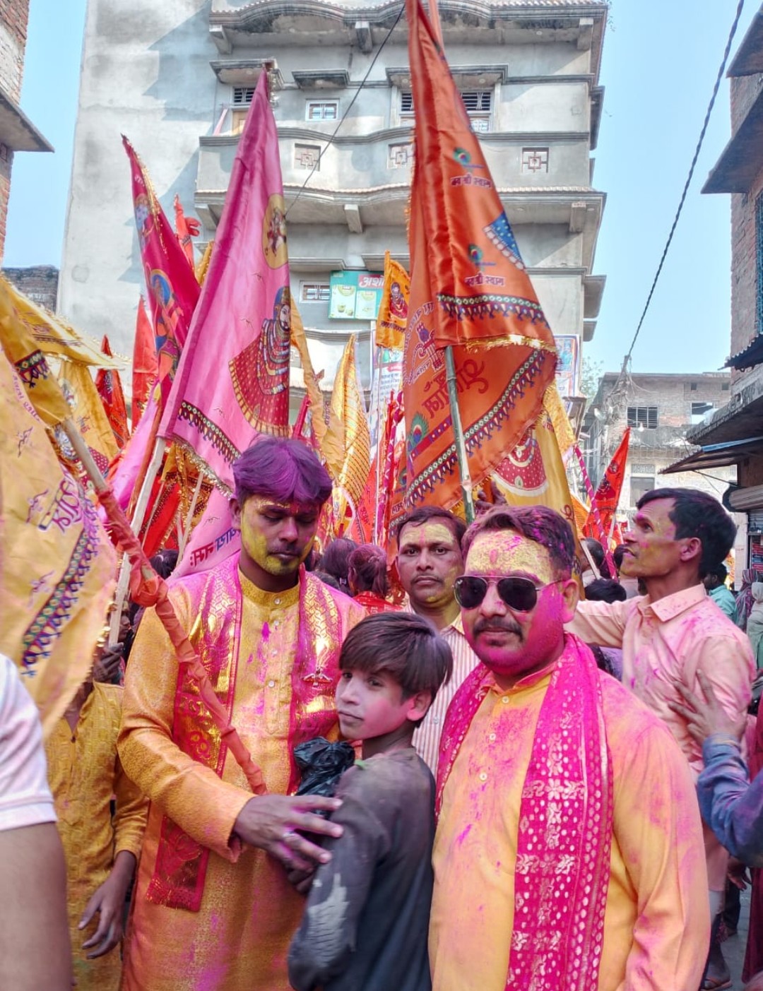 वैदिक मंत्रोचारण के बीच जरवल  में निकली गई खाटू श्याम की निशान यात्रा