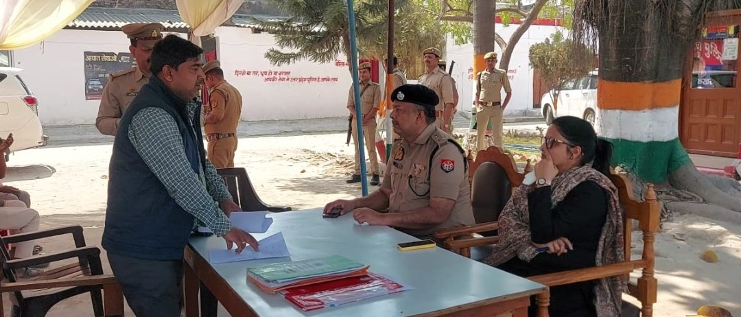 डीएम व एसपी ने थाना फखरपुर में समाधान दिवस का लिया जायजा