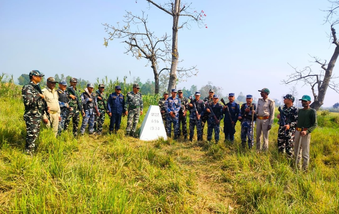 एसएसबी  व नेपाली पुलिस ने गश्त कर दिलाया सुरक्षा का भरोसा