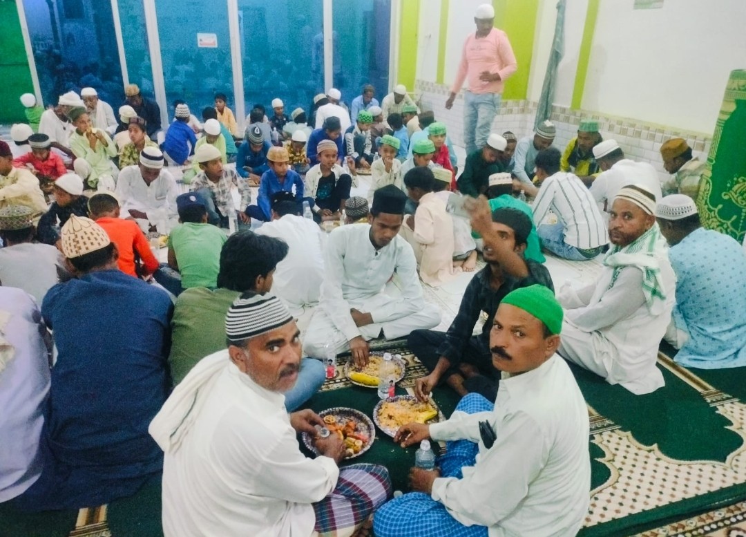 रोजा इफ्तार से पहले रोजेदारों ने देश में शांति और प्रगति के लिए मांगी दुआएं
